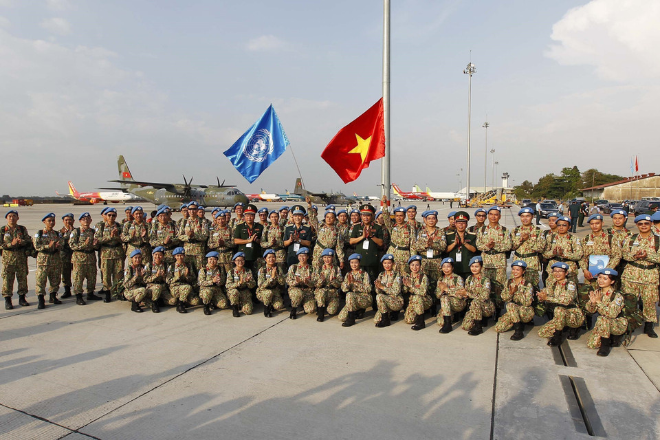 Nhiếp ảnh Việt Nam làm cho cuộc sống của con người phong phú hơn, có tác dụng giáo dục lòng yêu nước, tự hào dân tộc và giáo dục thẩm mỹ cho quần chúng Nhân dân, đúng như tinh thần Sắc lệnh 147/SL của Chủ tịch Hồ Chí Minh đã ban hành cách đây 70 năm. Trong ảnh: Lễ xuất quân Bệnh viện dã chiến cấp 2 số 3 (2.3) lên đường làm nhiệm vụ tại Bentiu, Nam Sudan (2021). (Ảnh: Thanh Vũ/TTXVN)