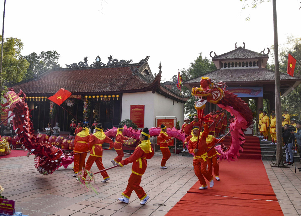 Màn múa rồng khai mạc lễ hội Thành Bản Phủ ở xã Noong Hẹt, huyện Điện Biên, tỉnh Điện Biên. (Ảnh: Xuân Tư/TTXVN)