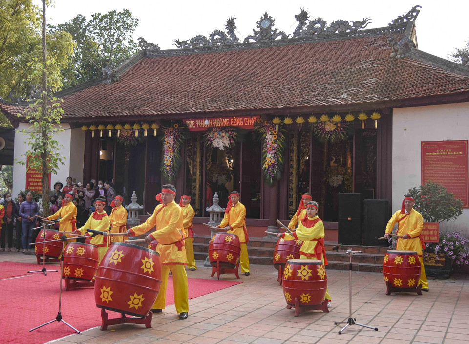 Màn trống hội tại lễ hội Thành Bản Phủ. (Ảnh: Xuân Tư/TTXVN)