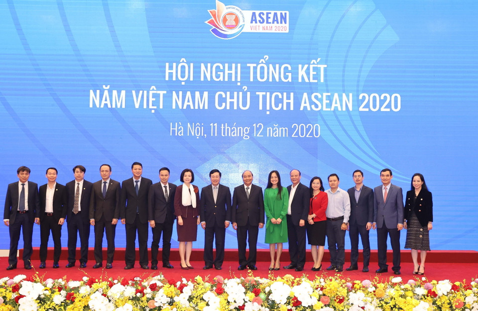 Thủ tướng Nguyễn Xuân Phúc và các đại biểu. (Ảnh: Thống Nhất/TTXVN)