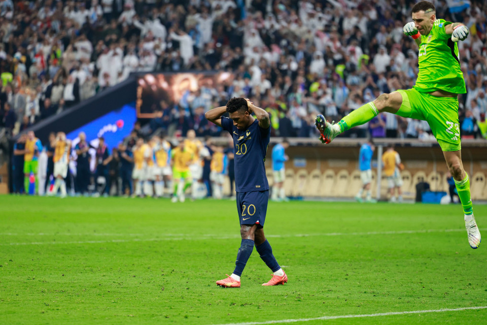 Kingsley Coman đã chơi rất hay sau khi vào sân, nhưng đã không thể thắng được Emi Martinez trên chấm luân lưu (Ảnh: Ngô Trần Hải An/Vietnam+)