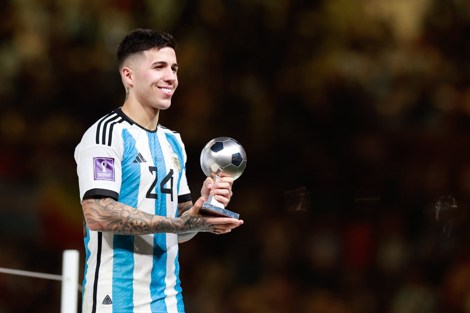 Enzo Jeremias Fernandez của Argentina được trao danh hiệu Cầu thủ trẻ xuất sắc. (Ảnh: Hải An/Vietnam+)