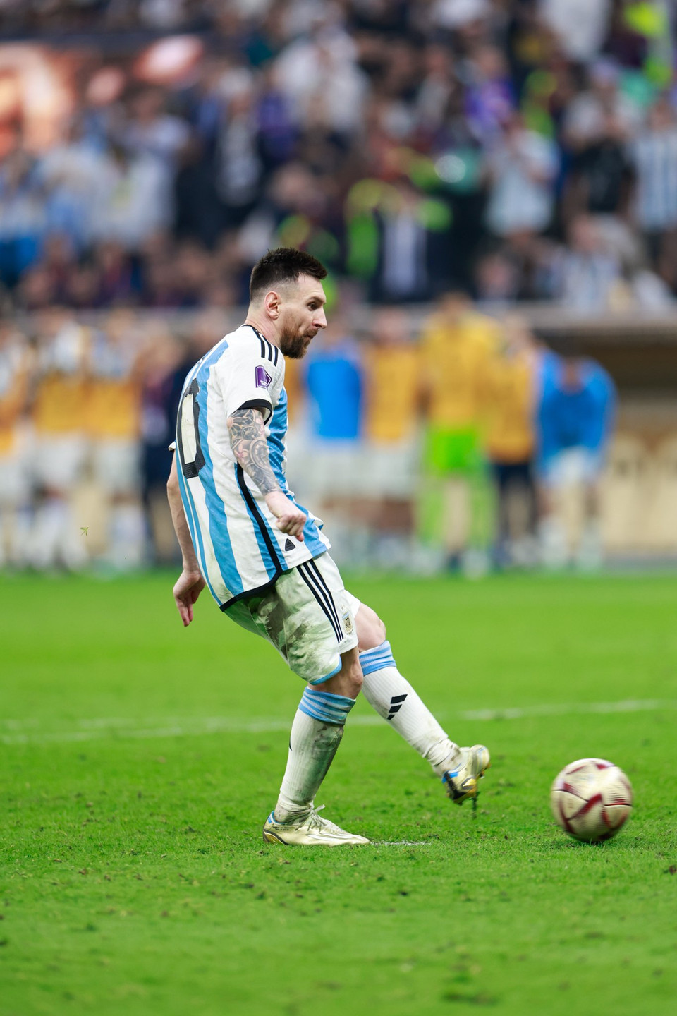 ...khi Messi thực hiện thành công lượt sút của mình và gây áp lực cho đối phương. (Ảnh: Hải An/Vietnam+)