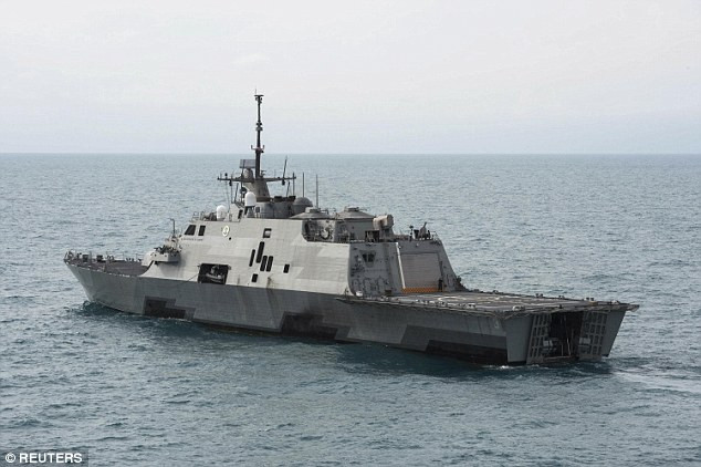  Các chuyên gia hy vọng có thể nâng được phần đuôi máy bay lên vào thứ sáu nếu điều kiện thời tiết cho phép. (Nguồn: Reuters)