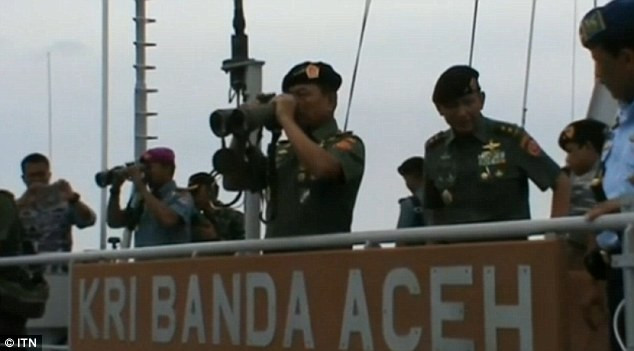  Bộ trưởng điều phối các vấn đề hàng hải Indroyono Soesilo cho biết khi được tìm thấy, hộp đen sẽ được các chuyên gia phân tích tại Indonesia. (Nguồn: ITN)