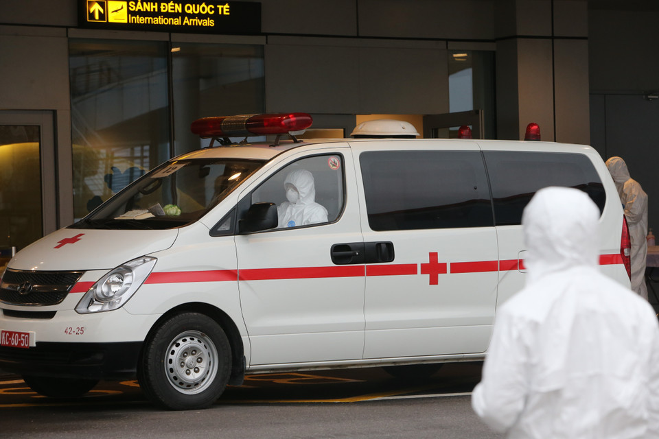 Xe chuyên dụng cùng các thiết bị y tế sẵn sàng đáp ứng việc điều trị lưu động cho các tình huống. (Ảnh: Dương Giang/TTXVN)