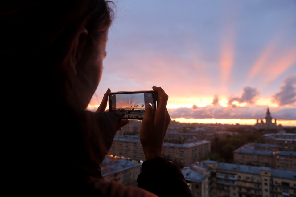 Khung cảnh hoàng hôn ấn tượng hiện lên ở phía Tây Moskva. (Ảnh: Trần Hiếu/TTXVN)