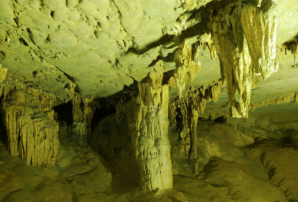 Động Ngườm Ngao có nhiều nhũ đá và măng đá với các hình dạng phong phú đa dạng, là một trong những hang động đẹp nổi tiếng tại Việt Nam. (Ảnh: Vũ Sinh/TTXVN)