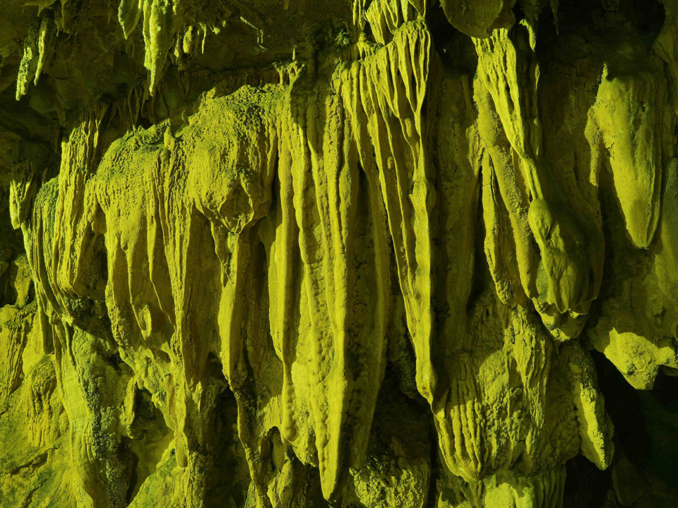 Động Ngườm Ngao có nhiều nhũ đá và măng đá với các hình dạng phong phú đa dạng, là một trong những hang động đẹp nổi tiếng tại Việt Nam. (Ảnh: Vũ Sinh/TTXVN)