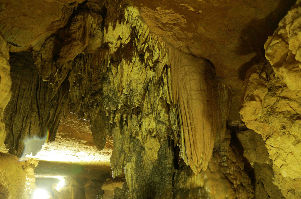 Động Ngườm Ngao có nhiều nhũ đá và măng đá với các hình dạng phong phú đa dạng, là một trong những hang động đẹp nổi tiếng tại Việt Nam. (Ảnh: Vũ Sinh/TTXVN)