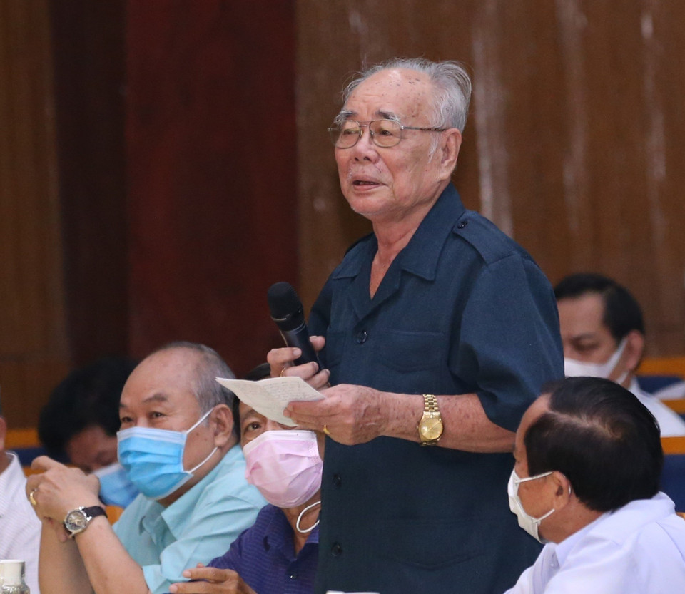 Cử tri Lê Xã Hội phát biểu ý kiến. (Ảnh: Văn Điệp/TTXVN)