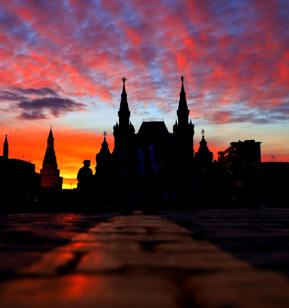 Cảnh tượng hoàng hôn hiếm gặp trên bầu trời Moskva. (Ảnh: Trần Hiếu/TTXVN)