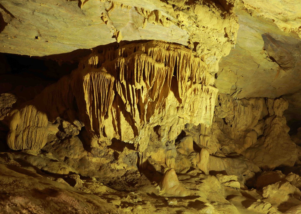 Động Ngườm Ngao có nhiều nhũ đá và măng đá với các hình dạng phong phú đa dạng, là một trong những hang động đẹp nổi tiếng tại Việt Nam. (Ảnh: Vũ Sinh/TTXVN)