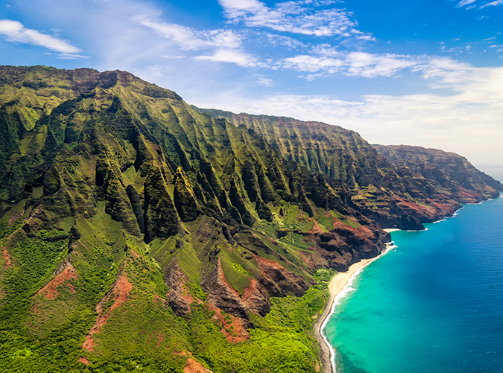 Công viên Bang Na Pali ở Hawaii có những vách đá và thung lũng được bao phủ bởi các cánh rừng xanh ngắt. (Nguồn: Getty)