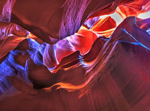 Antelope Canyon, Arizona, Mỹ tạo ấn tượng mạnh với các du khách với những hẻm núi trông như đang bốc cháy. (Nguồn: Getty)