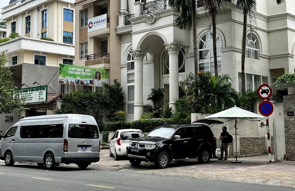 Căn biệt thự của bà Nguyễn Thị Như Loan, Tổng Giám đốc Công ty cổ phần Quốc Cường Gia Lai tại số 26 đường Trần Quốc Thảo, Quận 3, Thành phố Hồ Chí Minh trong thời gian lực lượng chức năng thực hiện khám xét vào ngày 19/7/2024.(Ảnh: Thanh Vũ/TTXVN)