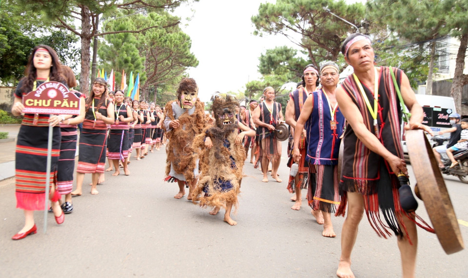 Đa sắc màu văn hóa tại Lễ hội đường phố tỉnh Gia Lai năm 2023. (Ảnh: Quang Thái/TTXVN)