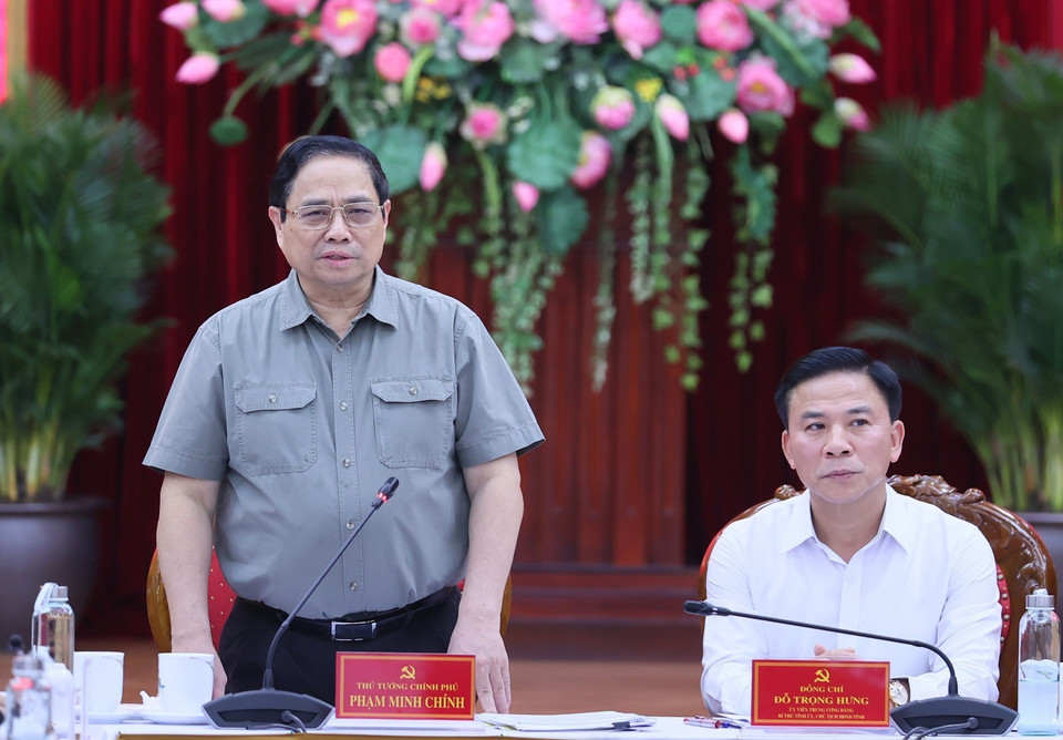 Thủ tướng Phạm Minh Chính lưu ý Thanh Hóa cần tập trung phát triển 4 trung tâm kinh tế động lực, 3 trụ cột tăng trưởng, 8 chương trình trọng tâm, 3 khâu đột phá Nghị quyết Đại hội Đảng bộ tỉnh lần thứ XIX đã đề ra. (Ảnh: Dương Giang/TTXVN)