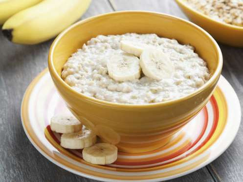 Chuối: Chuối kết hợp với yến mạch sẽ giúp bạn no hơn vào buổi sáng. (Nguồn: Getty)