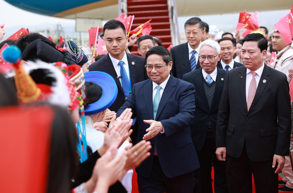 Lễ đón Thủ tướng Phạm Minh Chính đến Côn Minh, tỉnh Vân Nam bắt đầu chuyến tham dự Hội nghị Thượng đỉnh Hợp tác tiểu vùng Mekong mở rộng (GMS) lần thứ 8. (Ảnh: Dương Giang/TTXVN)