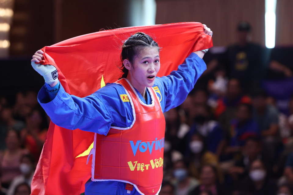 Vovinam cũng nối tiếp tin vui khi Đỗ Phương Thảo giành HCV đối kháng hạng cân 60kg nữ khi đánh bại đối thủ người Thái Lan Kesinee Tabtrai 8-5 trong trận chung kết. (Ảnh: Hoàng Linh/TTXVN)