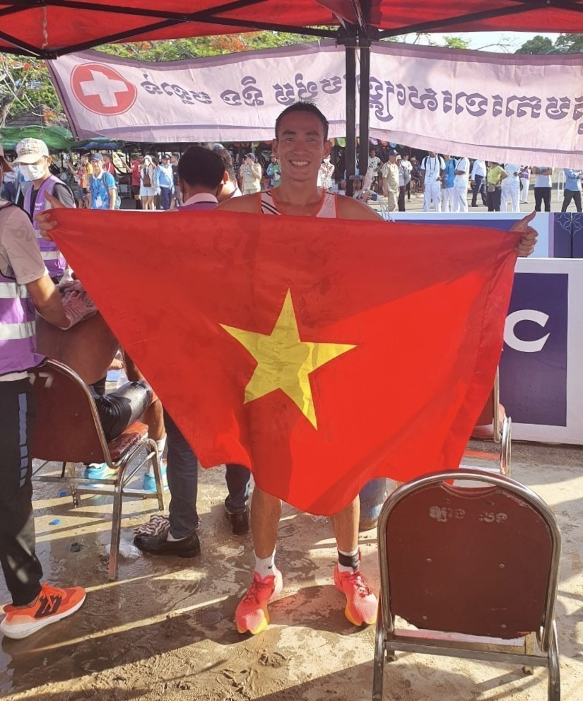 Phạm Tiến Sản thi đấu xuất sắc, giành huy chương Vàng hai môn phối hợp. (Ảnh: TTXVN phát)