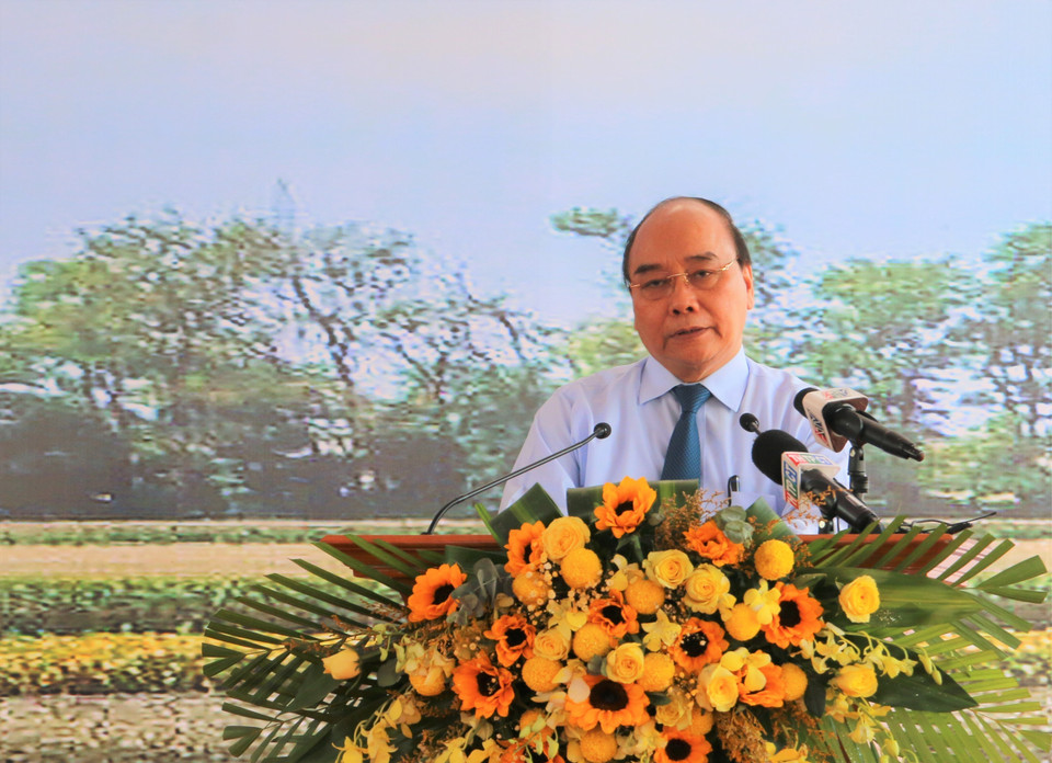 Chủ tịch nước Nguyễn Xuân Phúc phát biểu tại lễ khởi công. (Ảnh: Công Mạo/TTXVN)