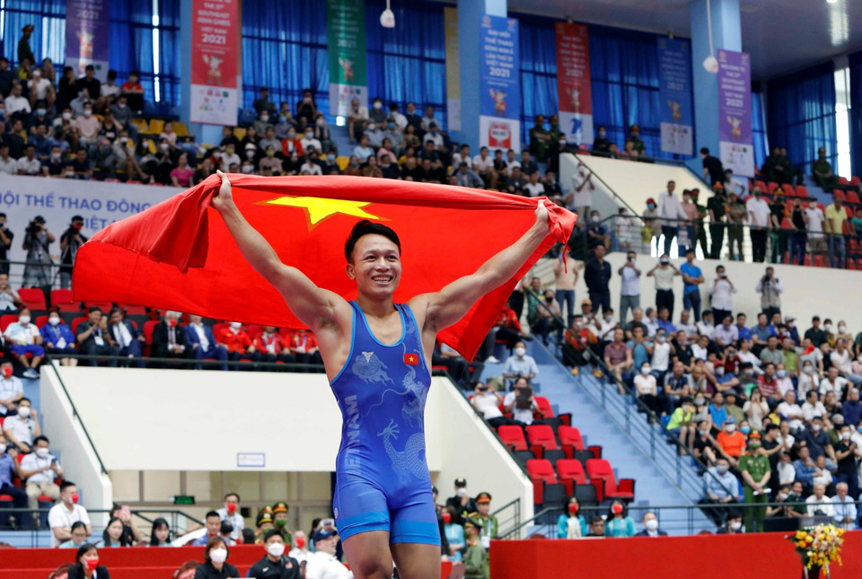 Vận động viên Nguyễn Xuân Định giành Huy chương Vàng Vật tự do ở hạng cân 65kg. (Ảnh: TTXVN)