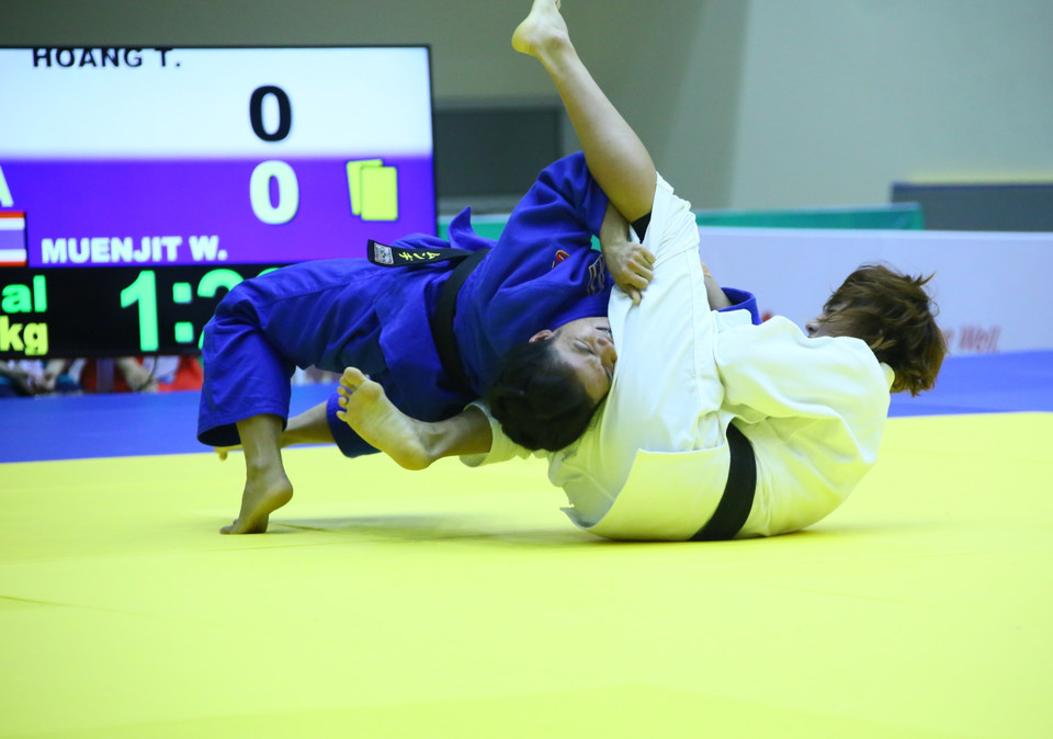 Vận động viên Hoàng Thị Tình giành Huy chương Vàng môn Judo hạng cân dưới 48kg tại SEA Games 31. (Ảnh: TTXVN)