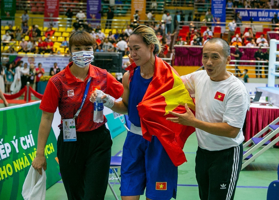 Vận động viên Trần Thị Linh giành Huy chương Vàng môn Boxing hạng 60kg nữ. (Ảnh: TTXVN)