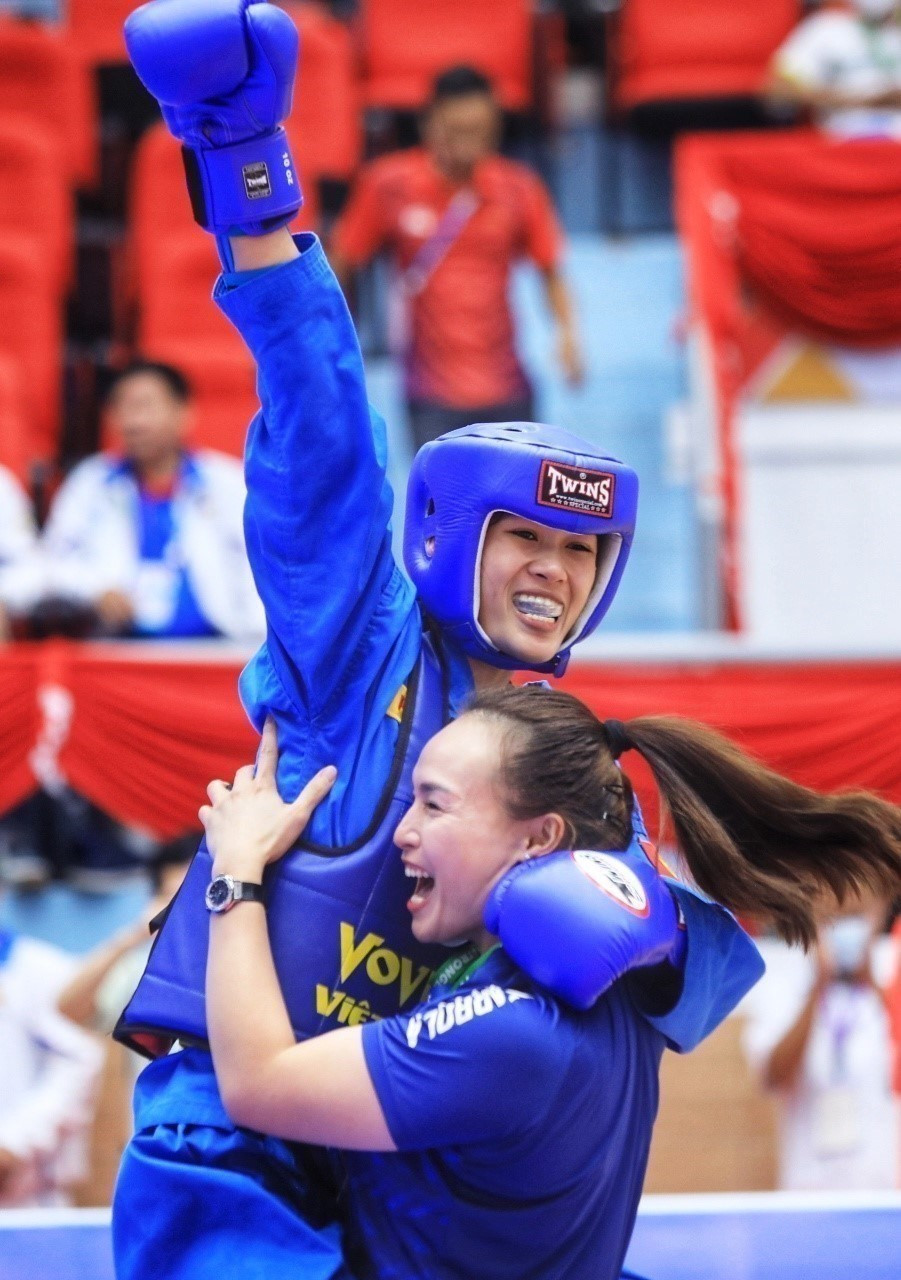 Vận động viên Đỗ Phương Thảo giành Huy chương Vàng môn Vovinam hạng cân 65kg nữ. (Ảnh: TTXVN)