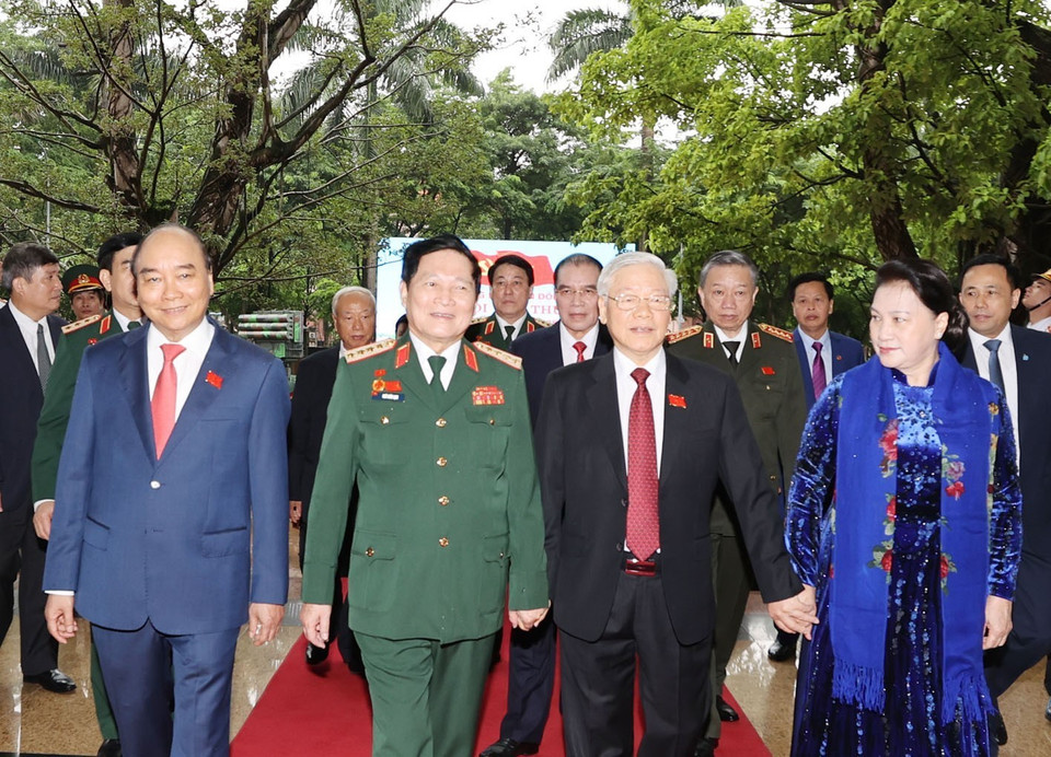  Tổng Bí thư, Chủ tịch nước, Bí thư Quân ủy Trung ương Nguyễn Phú Trọng và Thủ tướng Chính phủ Nguyễn Xuân Phúc, Chủ tịch Quốc hội Nguyễn Thị Kim Ngân cùng các đồng chí lãnh đạo, nguyên lãnh đạo Đảng, Nhà nước tới dự.(Ảnh: Trí Dũng/TTXVN)