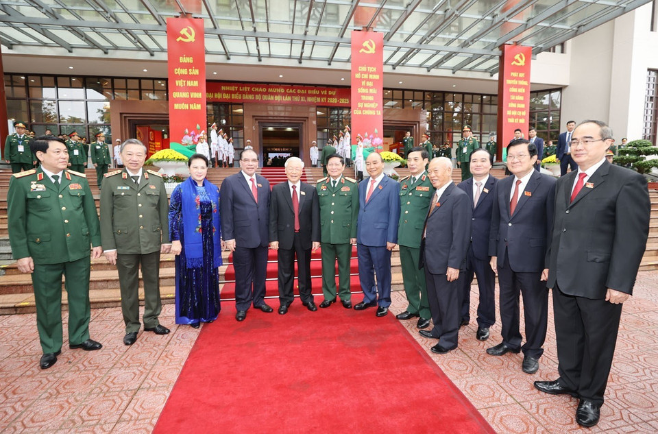 Tổng Bí thư, Chủ tịch nước, Bí thư Quân ủy Trung ương Nguyễn Phú Trọng và Thủ tướng Chính phủ Nguyễn Xuân Phúc, Chủ tịch Quốc hội Nguyễn Thị Kim Ngân cùng các đồng chí lãnh đạo, nguyên lãnh đạo Đảng, Nhà nước dự Đại hội. (Ảnh: Trí Dũng/TTXVN)