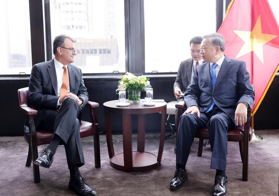 Tổng Bí thư, Chủ tịch nước Tô Lâm tiếp ông Karan Bhatia, Phó Chủ tịch phụ trách Quan hệ Chính phủ và Chính sách công của Tập đoàn Google. (Ảnh: Lâm Khánh/TTXVN)