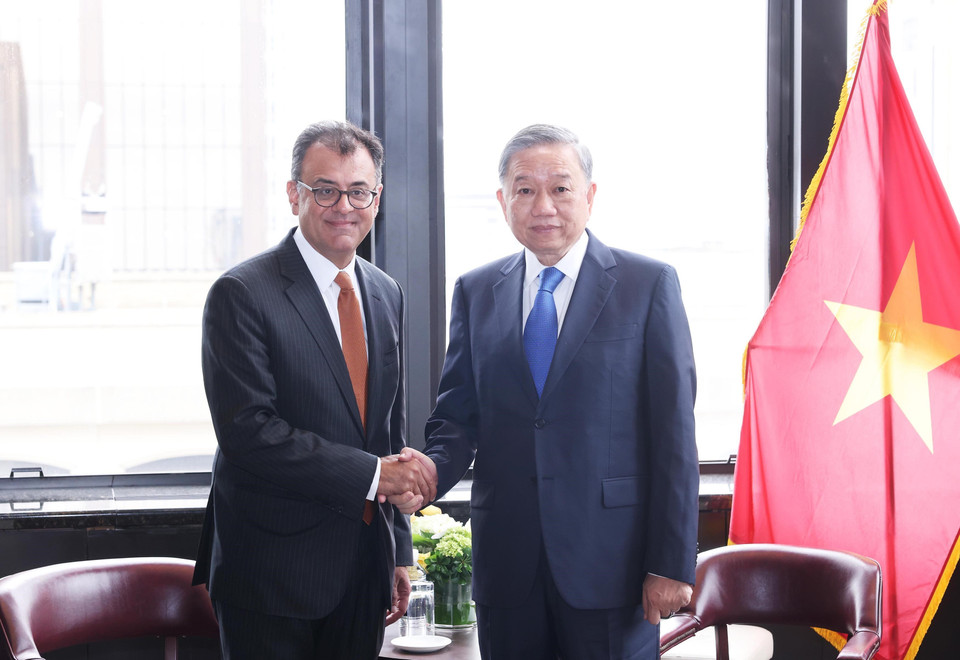 Tổng Bí thư, Chủ tịch nước Tô Lâm tiếp ông Karan Bhatia, Phó Chủ tịch phụ trách Quan hệ Chính phủ và Chính sách công của Tập đoàn Google. (Ảnh: Lâm Khánh/TTXVN)