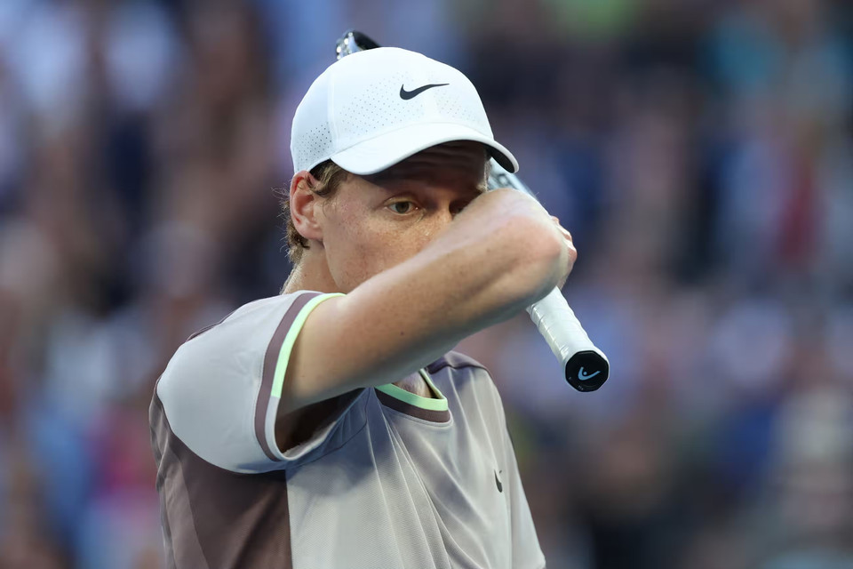 Kết quả này khiến nhiều người cảm thấy lo lắng cho tay vợt trẻ Sinner. (Nguồn: Getty Images)