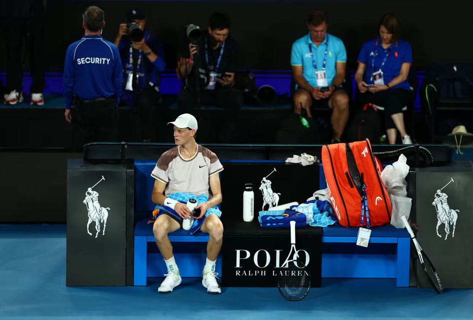 Nhưng chừng đó là không đủ để giúp anh lấy lại tự tin ngăn Daniil Medvedev có được chiến thắng tương tự 6-3 trong set 2. (Nguồn: Getty Images)