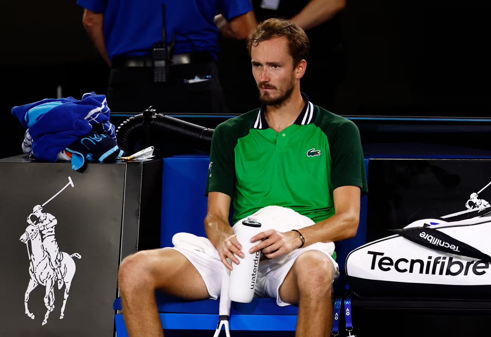 Medvedev đã có cơ hội rất lớn nhưng lại bỏ lỡ đáng tiếc và có lẽ sẽ rất khó để anh có thể hiện thực hóa giấc mơ vô địch Australian Open 2024. (Nguồn: Reuters)