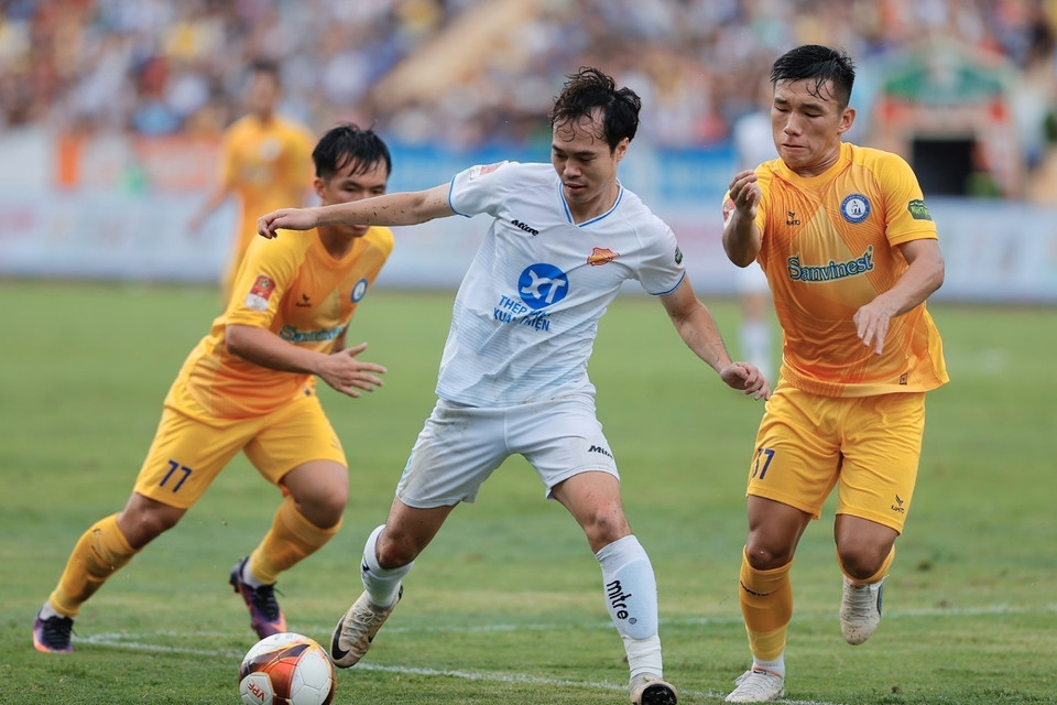 Đội chủ nhà thi đấu vượt trội trước một Khánh Hòa đã sớm xuống hạng