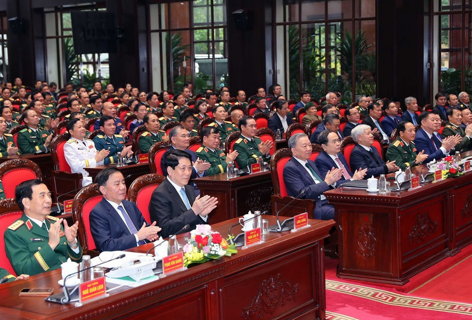 Tổng Bí thư Tô Lâm, Chủ tịch nước Lương Cường, Chủ tịch Quốc hội Trần Thanh Mẫn và các đại biểu dụ buổi lễ. (Ảnh: Trọng Đức/TTXVN)