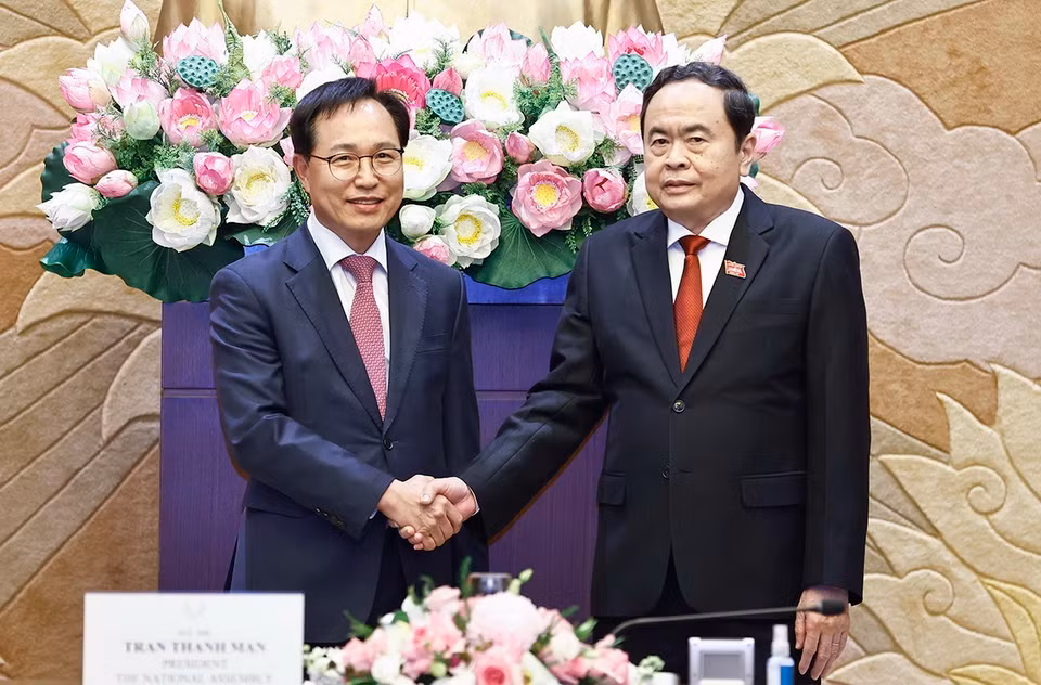 Chủ tịch Quốc hội Trần Thanh Mẫn tiếp Tổng Giám đốc Tổ hợp Samsung Việt Nam Choi Joo Ho. (Ảnh: Doãn Tấn/ TTXVN)