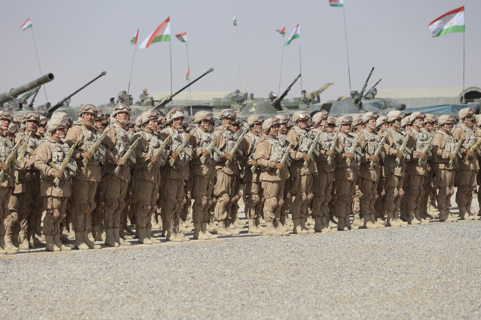 Các lực lượng tham gia diễu binh tại thao trường Kharb-Maidon thuộc Cộng hòa Tajikistan. (Ảnh: Trần Hiếu/TTXVN)