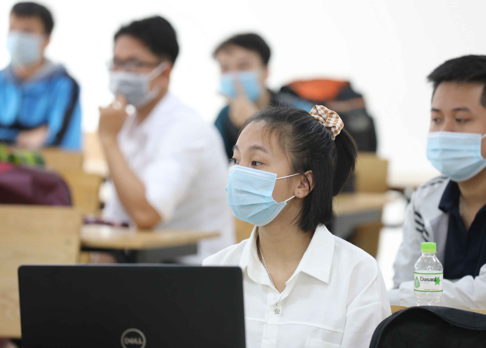 Sinh viên trường Đại học Bách khoa Hà Nội thực hiện nghiêm túc việc đeo khẩu trang (ảnh chụp sáng 29/1).(Ảnh: Thanh Tùng/TTXVN)