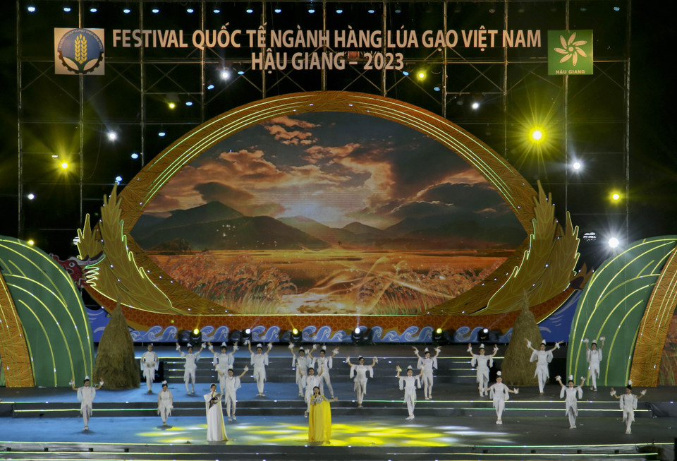 Tiết mục nghệ thuật tại lễ khai mạc. (Ảnh: Duy Khương/TTXVN)