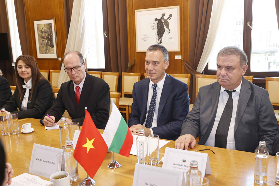 Ông Dimitar Nikolov, Thị trưởng thành phố Burgas phát biểu.(Ảnh: Doãn Tấn/TTXVN)