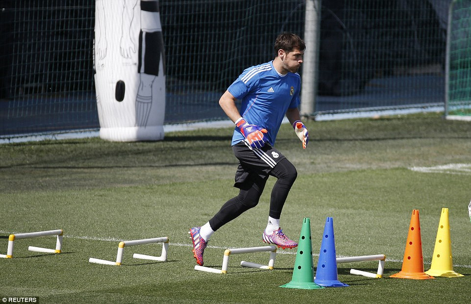 Casillas đã có tổng cộng 148 trận đấu tại Champions League, ít hơn kỷ lục ra Xavi Hernandez của Barcelona 2 trận.