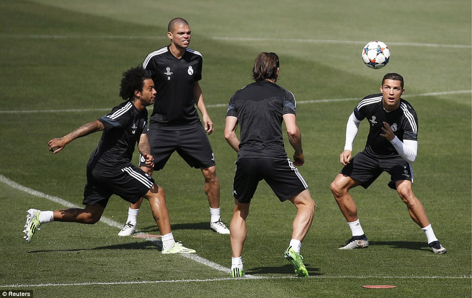 Ở Champions League mùa này, Ronaldo đã có 9 bàn thắng và đang kém Messi của Barcelona 1 bàn.