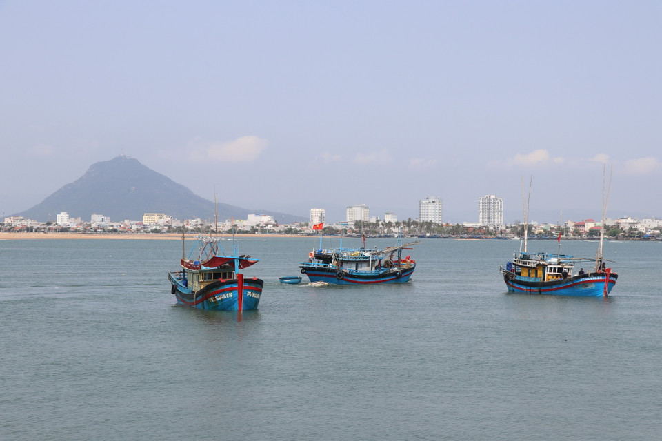 Thành phố Tuy Hòa nhìn từ biển. (Ảnh: Châu Đạo Cường/TTXVN phát)