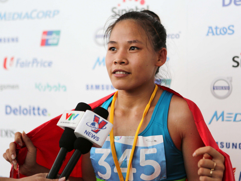 Nguyễn Thị Thanh Phúc đoạt huy chương vàng đầu tiên cho đội Điền kinh Việt Nam tại SEA Games 28 ở nội dung đi bộ 20 km nữ, với thành tích 1 giờ 45 phút 20 giây. (Nguồn: Quốc Khánh/TTXVN)
