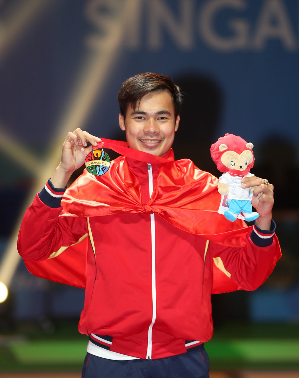 Nguyễn Tiến Nhật môn Đấu kiếm đã giành huy chương vàng đầu tiên cho đoàn thể thao Việt Nam tại SEA Games 28. (Nguồn: Quốc Khánh/TTXVN)